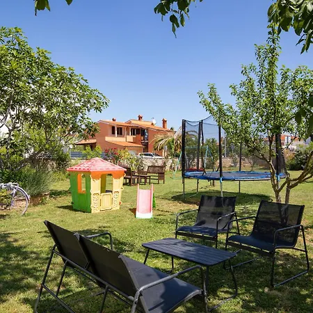 Modern Stone House With Garden And Playground Διαμέρισμα