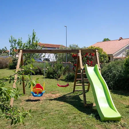 Διαμέρισμα Modern Stone House With Garden And Playground Μεντουλίν