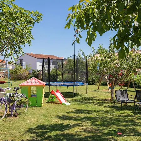 Διαμέρισμα Modern Stone House With Garden And Playground